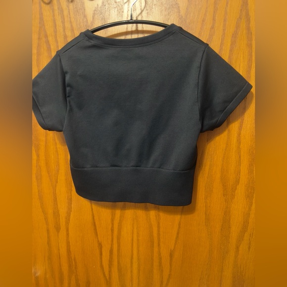 Offline By Aerie Real Me Black Short Sleeve Crop Seamless Top Size Medium - Picture 8 of 9